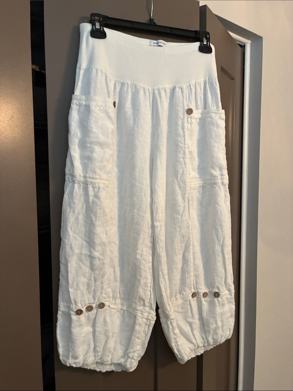 Women's White Linen-Blend Cropped Balloon Shorts. Made in Italy. Size L